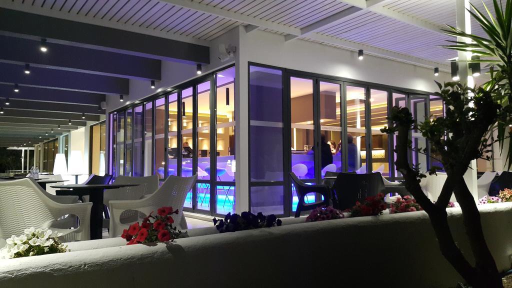 Cosmopolitan 4*