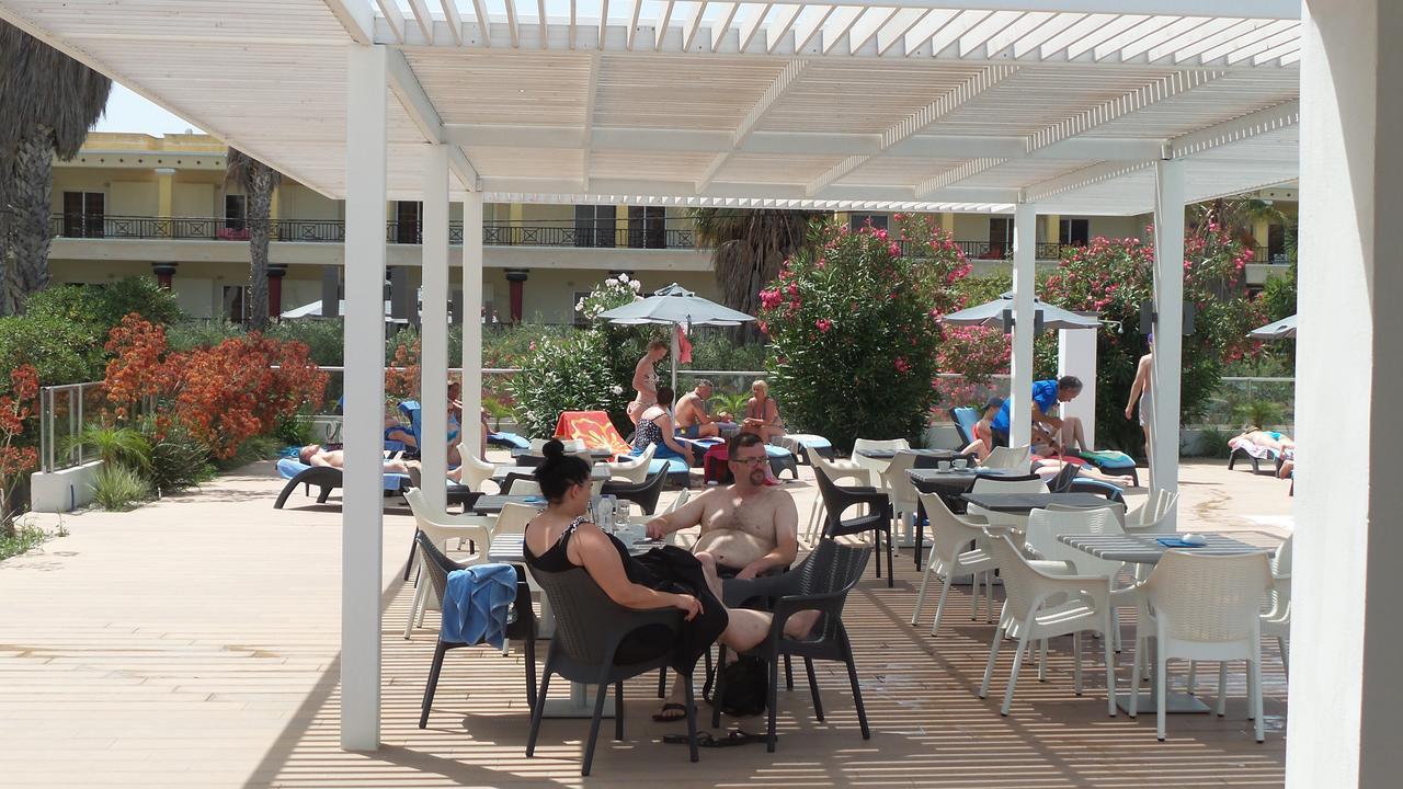 Cosmopolitan 4*