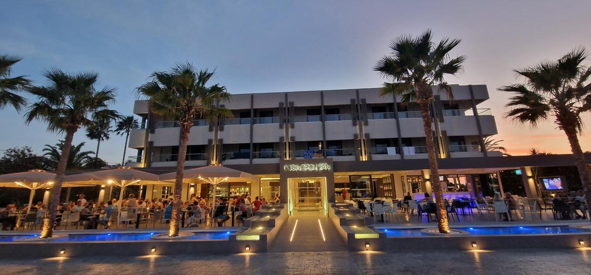 Cosmopolitan 4*